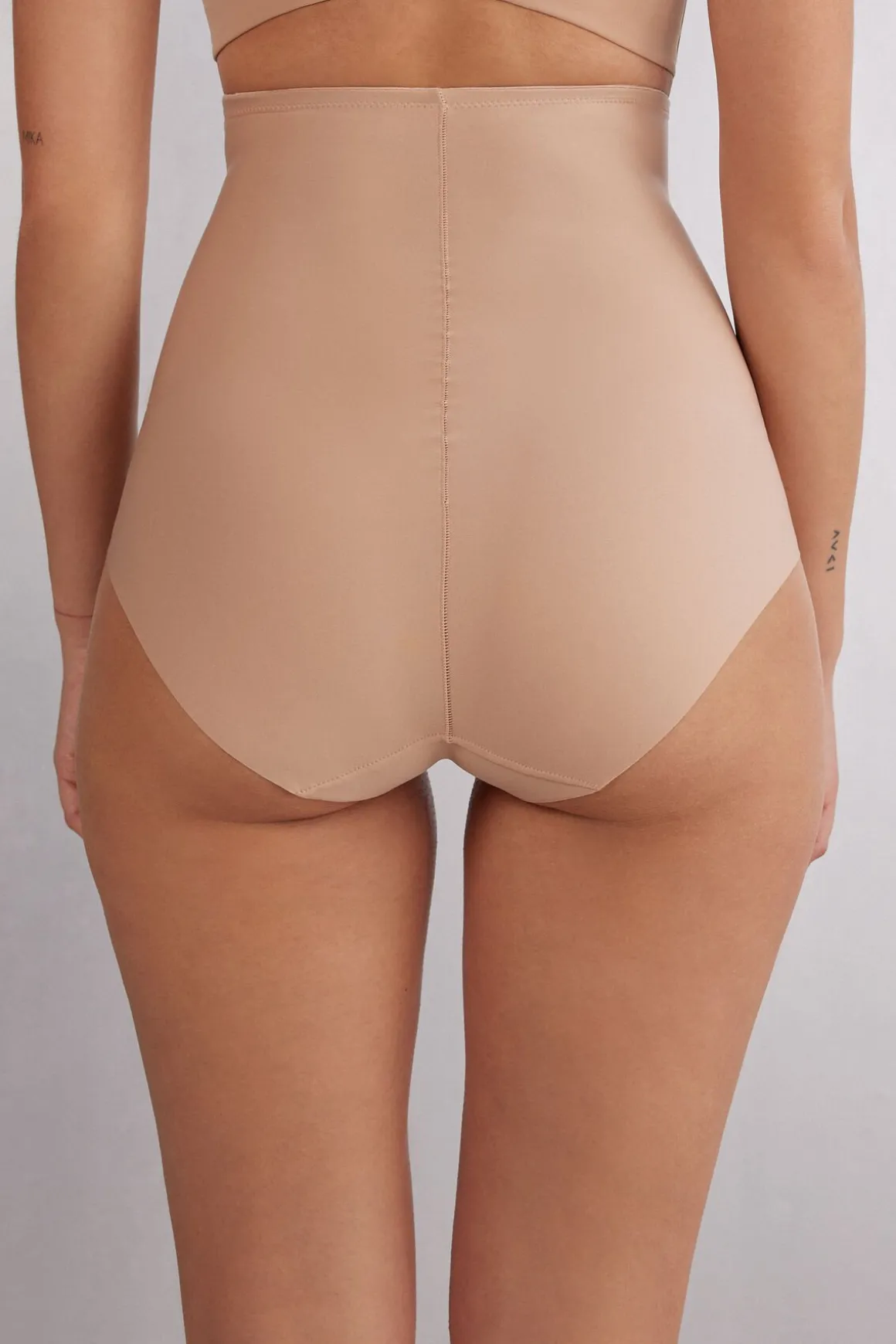 Bezszwowe modelujące figi culotte z wysokim stanem z mikrofibry