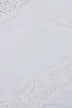 Figi zPółwysokim Stanem zBawełny iKoronki